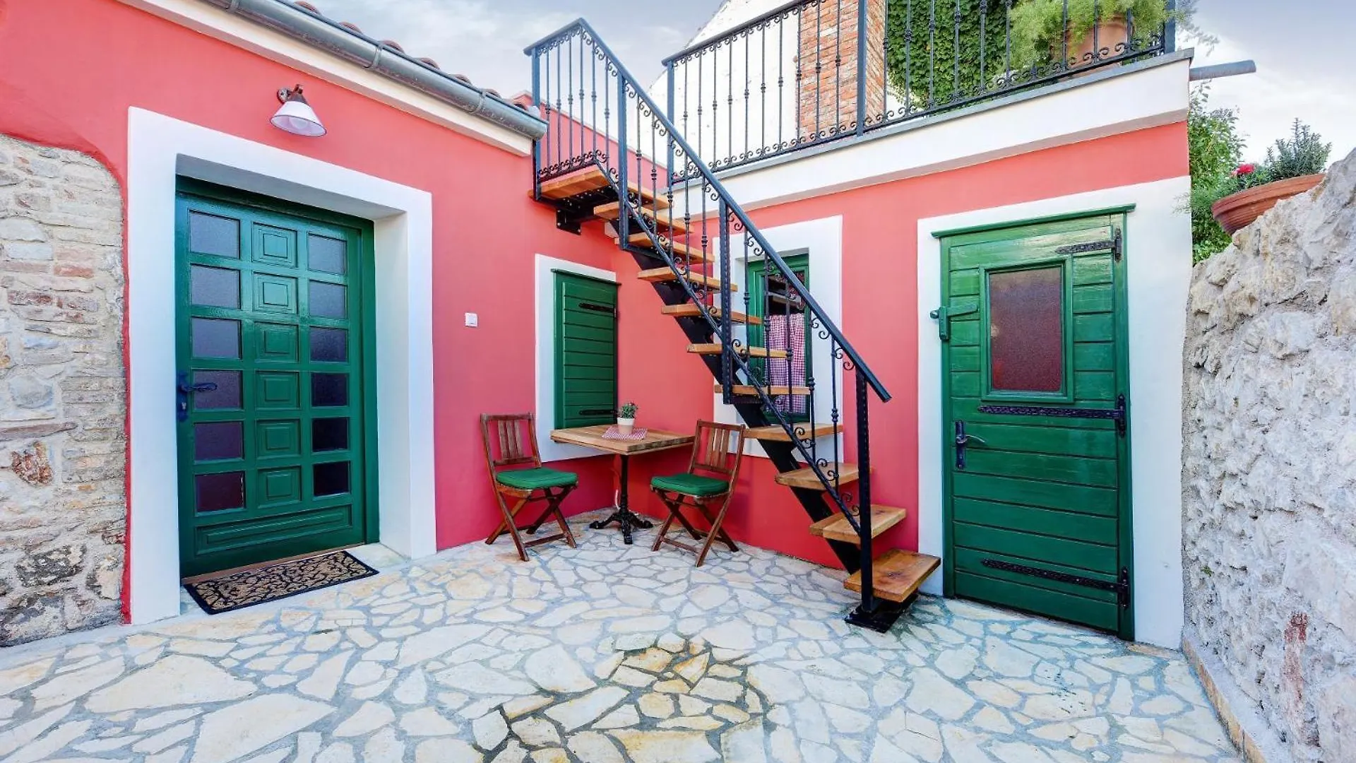 Holiday Home Daniela - Near Beach 扎达尔